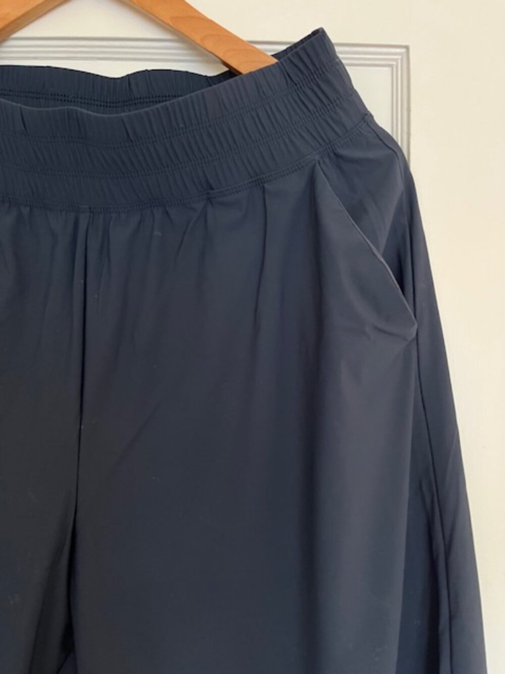 Old Navy SleekTech Barrel Pants in Dusk Navy | Size Medium - Picture 6 of 10